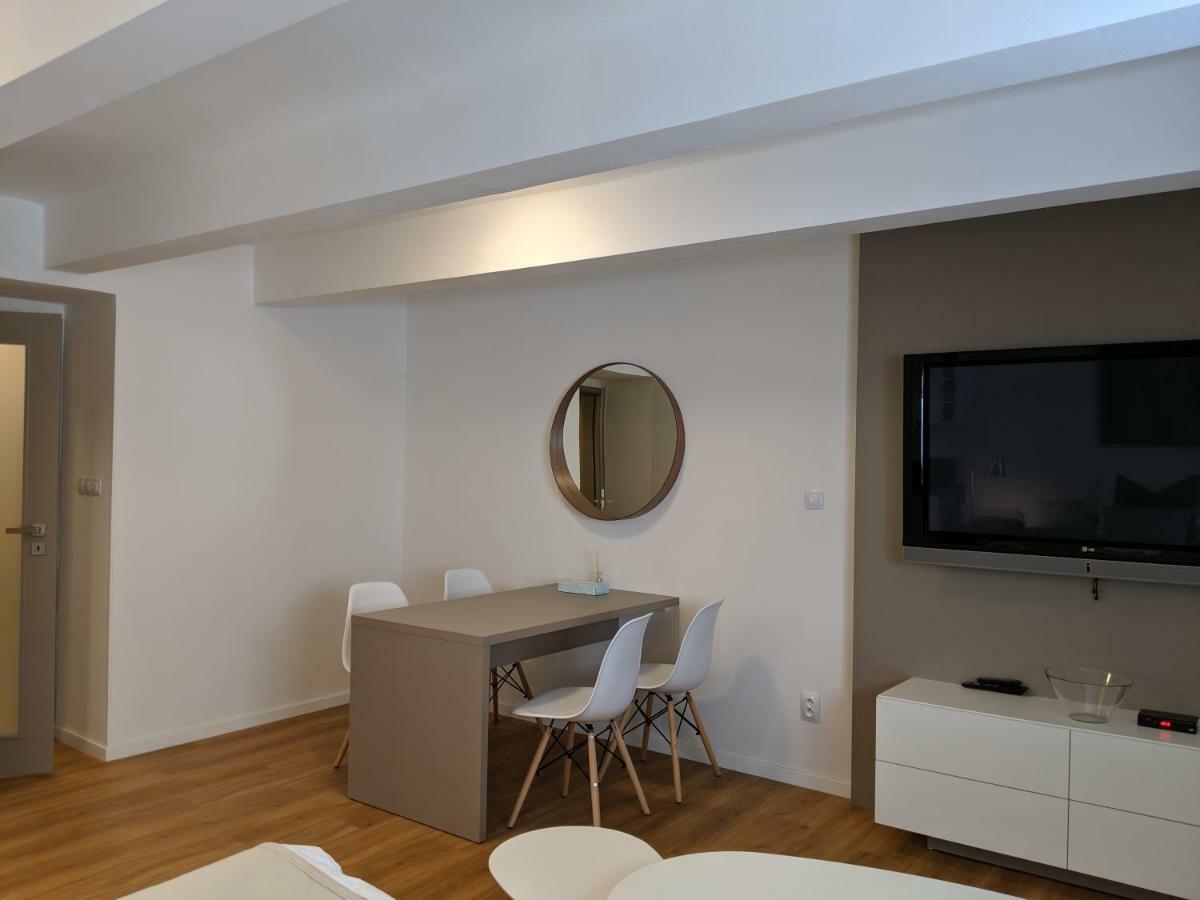Ap 1 - Apartments 4U Brezinova "Overnight Simply" Hradec Králové Eksteriør bilde
