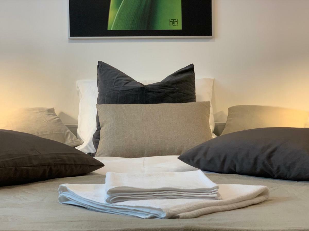 Ap 1 - Apartments 4U Brezinova "Overnight Simply" Hradec Králové Eksteriør bilde
