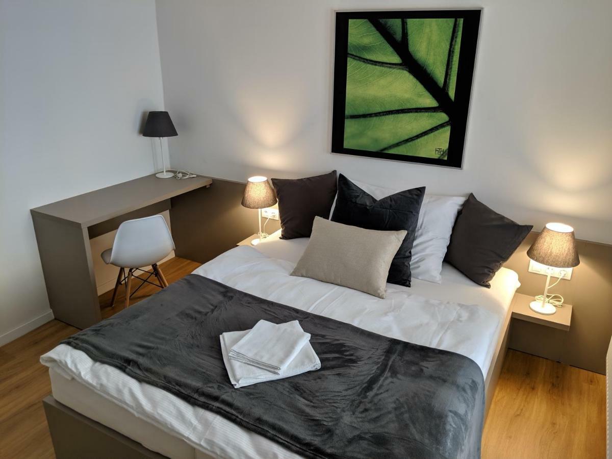 Ap 1 - Apartments 4U Brezinova "Overnight Simply" Hradec Králové Eksteriør bilde