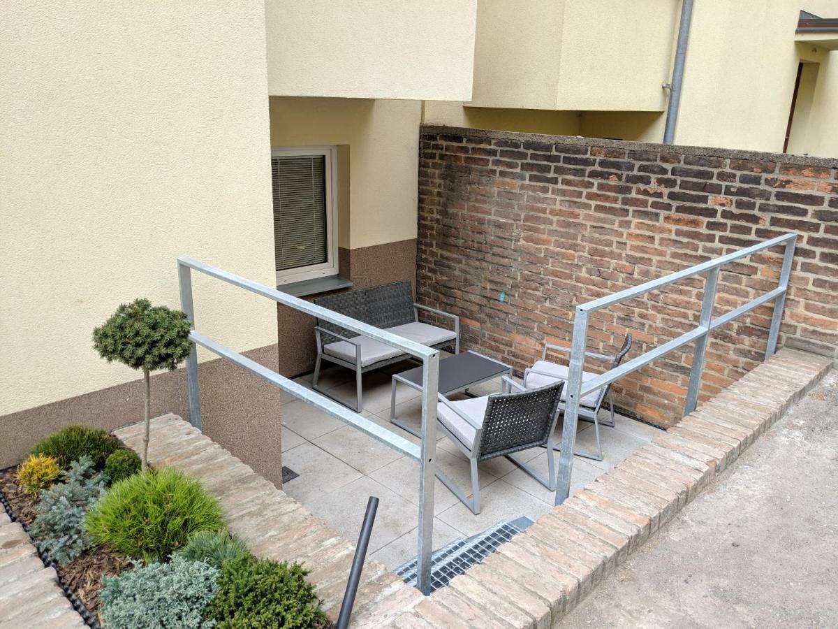 Ap 1 - Apartments 4U Brezinova "Overnight Simply" Hradec Králové Eksteriør bilde