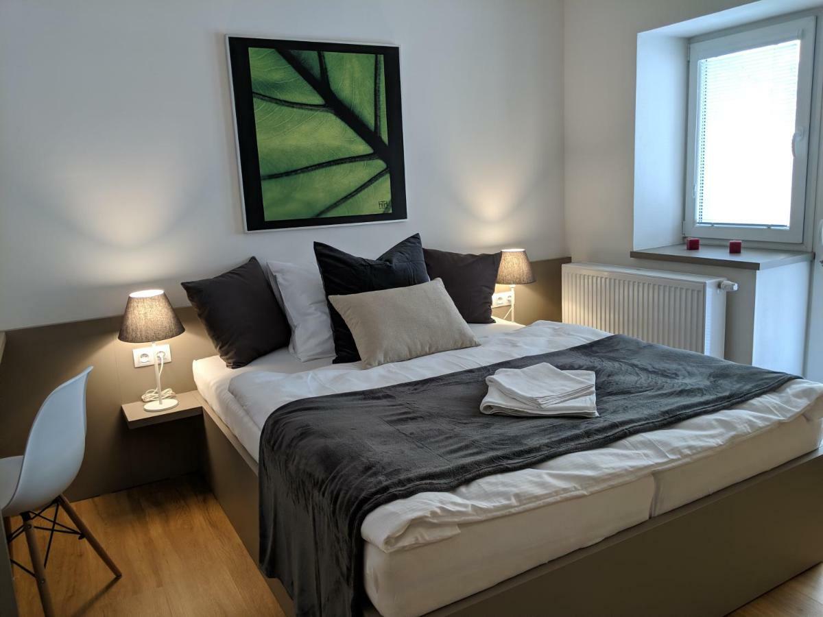 Ap 1 - Apartments 4U Brezinova "Overnight Simply" Hradec Králové Eksteriør bilde