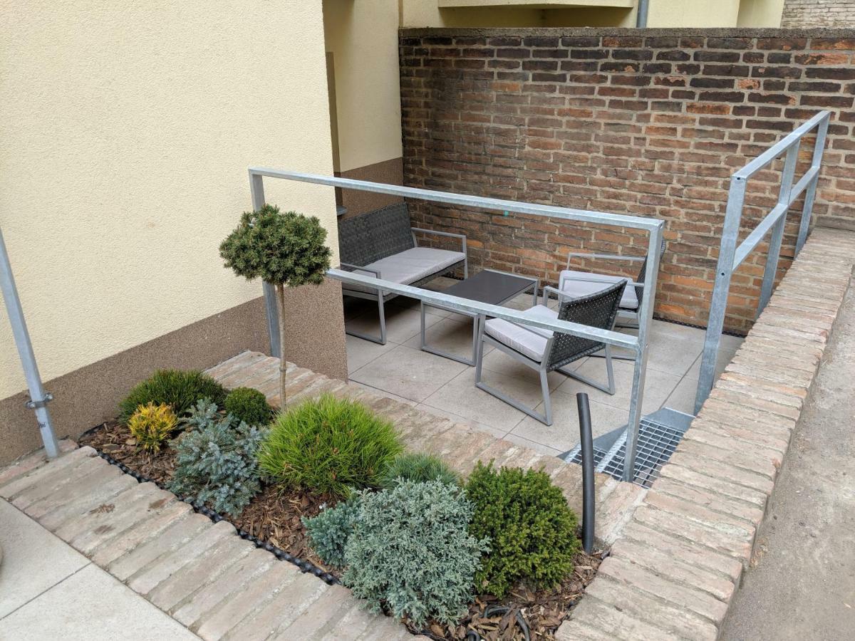 Ap 1 - Apartments 4U Brezinova "Overnight Simply" Hradec Králové Eksteriør bilde