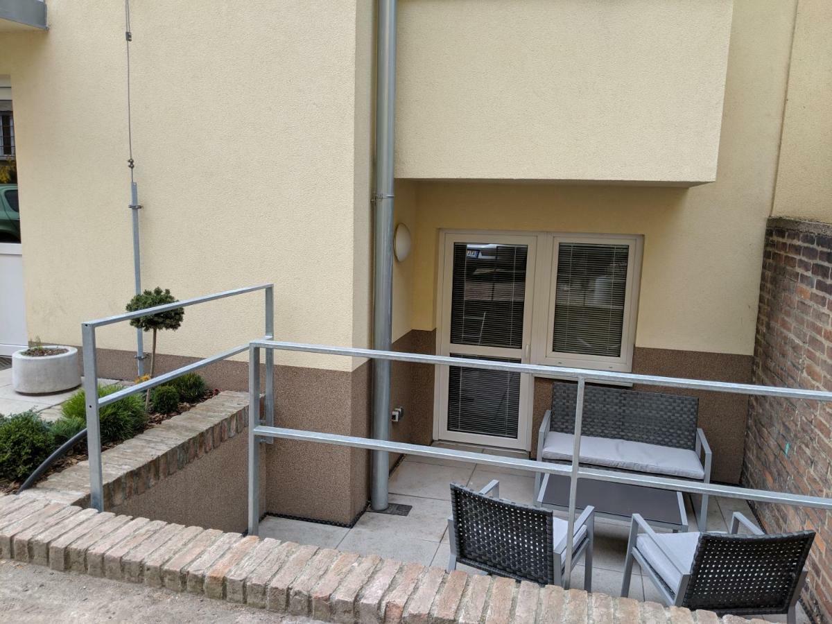 Ap 1 - Apartments 4U Brezinova "Overnight Simply" Hradec Králové Eksteriør bilde