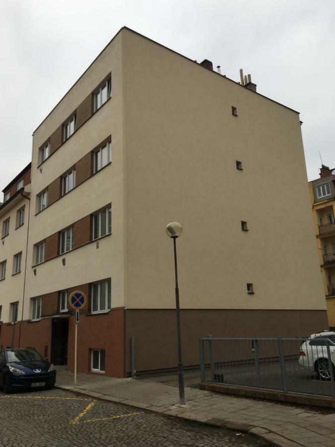 Ap 1 - Apartments 4U Brezinova "Overnight Simply" Hradec Králové Eksteriør bilde