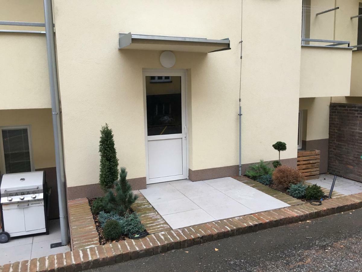 Ap 1 - Apartments 4U Brezinova "Overnight Simply" Hradec Králové Eksteriør bilde