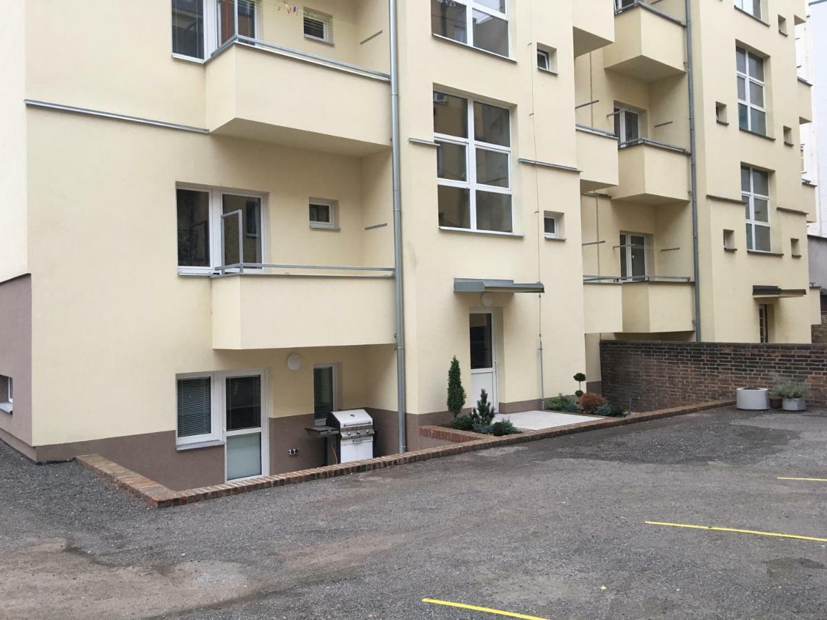 Ap 1 - Apartments 4U Brezinova "Overnight Simply" Hradec Králové Eksteriør bilde